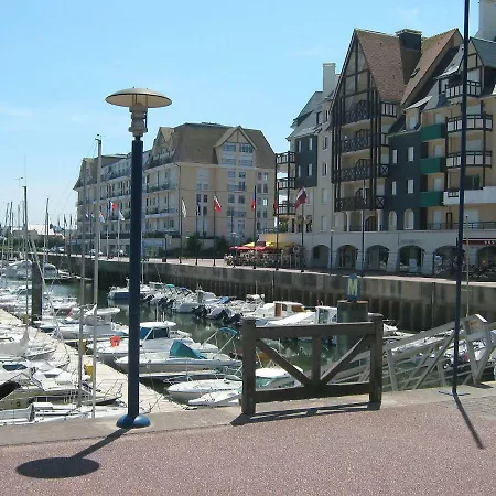 Port Guillaume.16 *